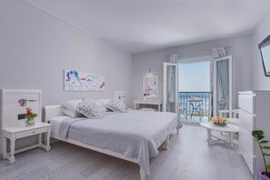 Twin or Double Room Panoramic Full Sea View | 防过敏的被褥、客房内保险箱、遮光窗帘、隔音
