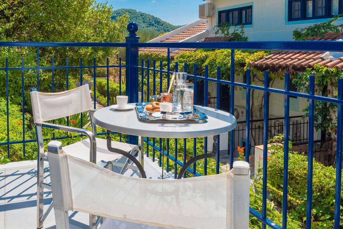 Twin or Double Room Garden View | Balcon