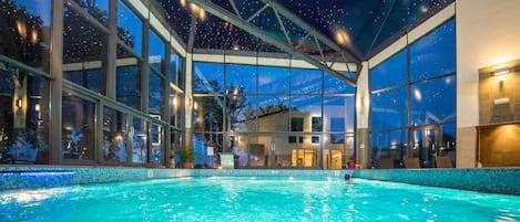 Indoor pool, sun loungers