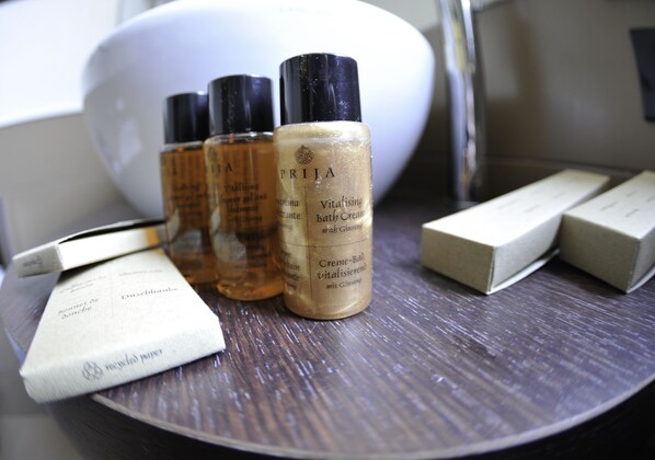 A set of skincare products on a table. - EKK Hotel (Citta Sant'Angelo)