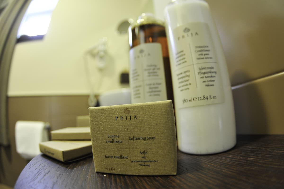 standard double room | room amenity