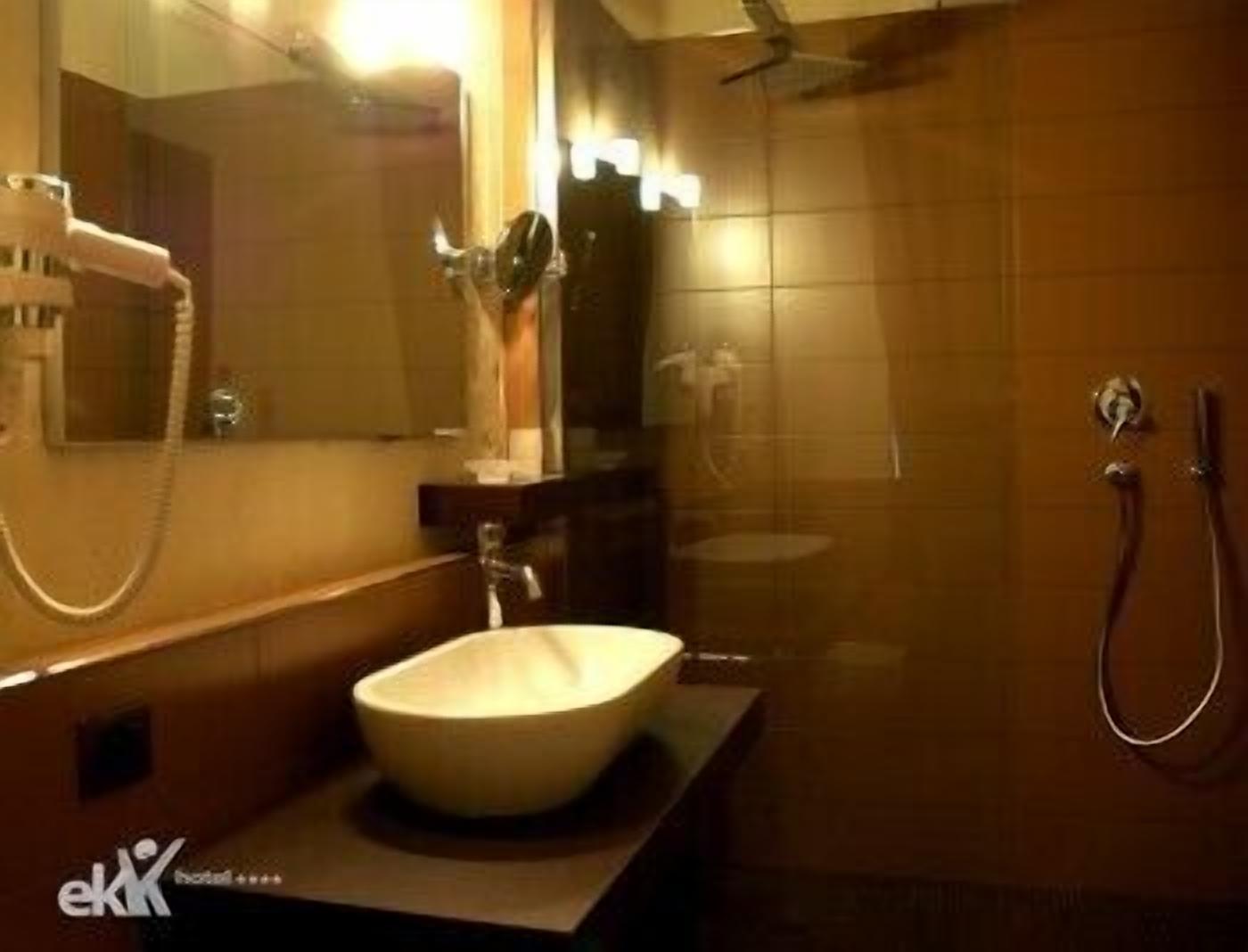 shower, free toiletries, hair dryer, slippers