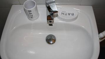 Bathroom sink