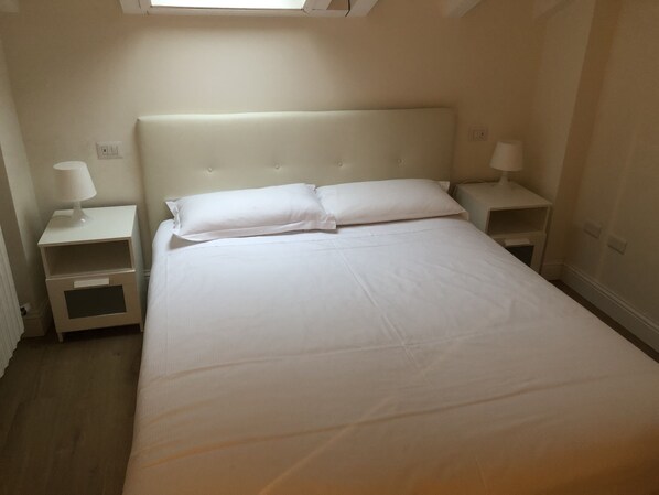 Luxury-Studiosuite | Badezimmer | Kostenlose Toilettenartikel, Haartrockner, Bidet, Handtücher