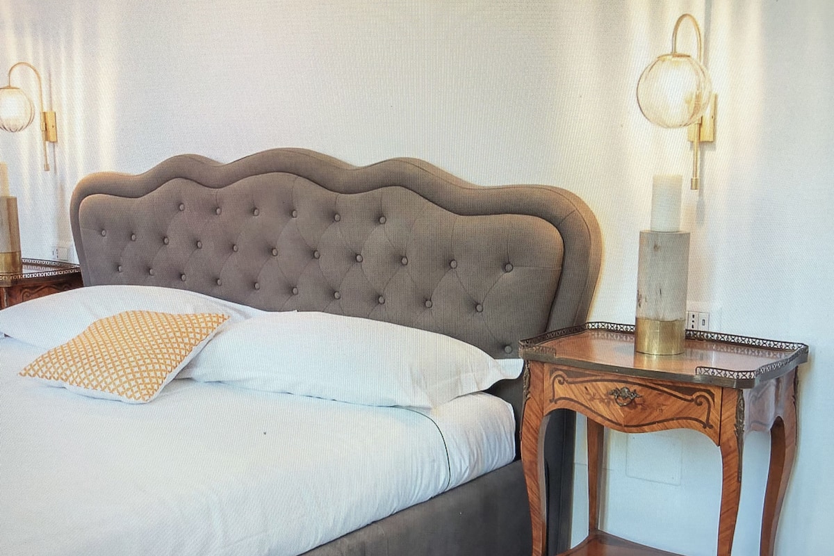Deluxe Quadruple Room | Desk, soundproofing, iron/ironing board, free WiFi