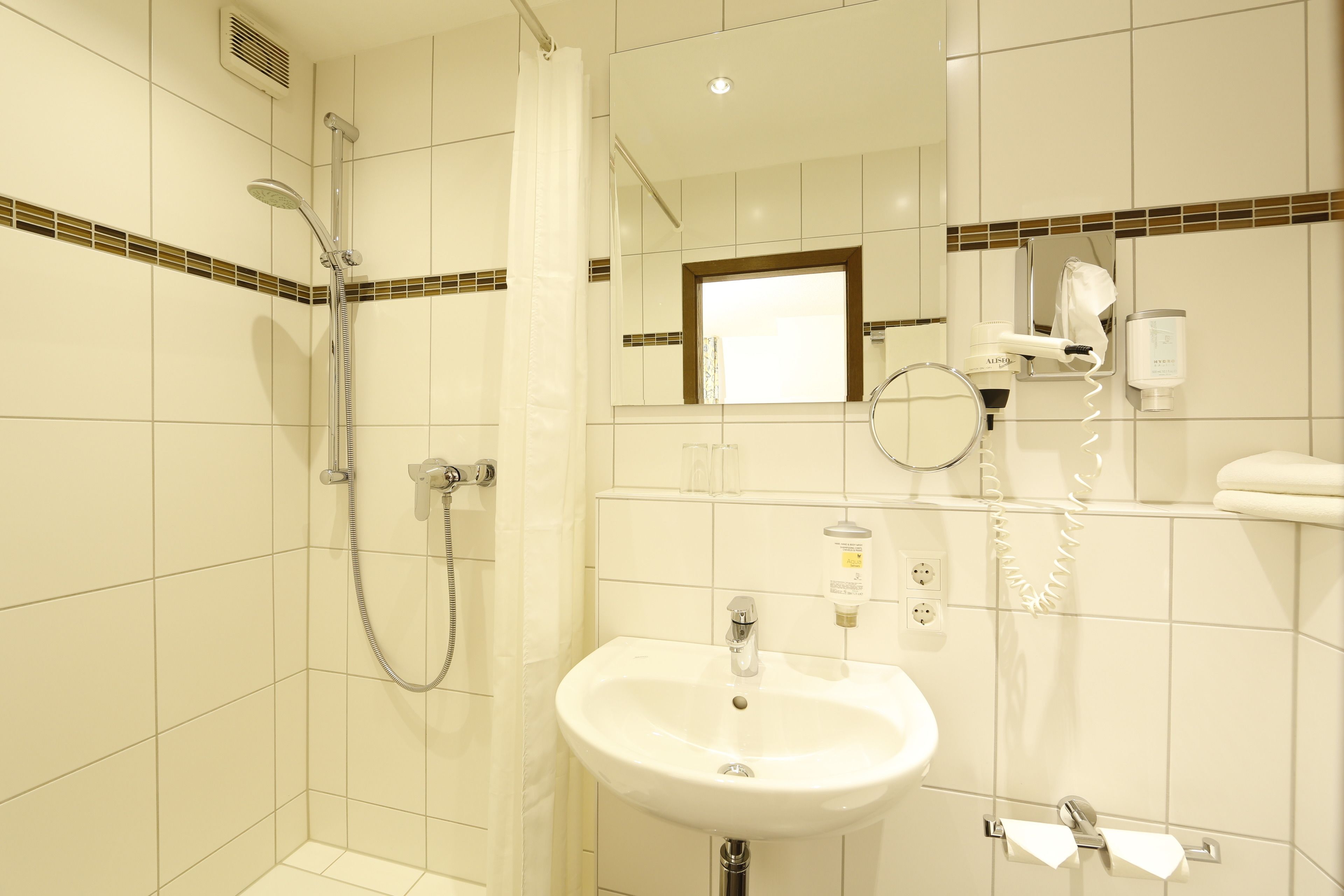 shower, free toiletries, hair dryer, towels