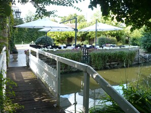 Lunch and dinner served, French cuisine - Hôtel & Restaurant Le Moulin de Chaméron, The Originals Relais (Relais du Silence) (Bannegon)