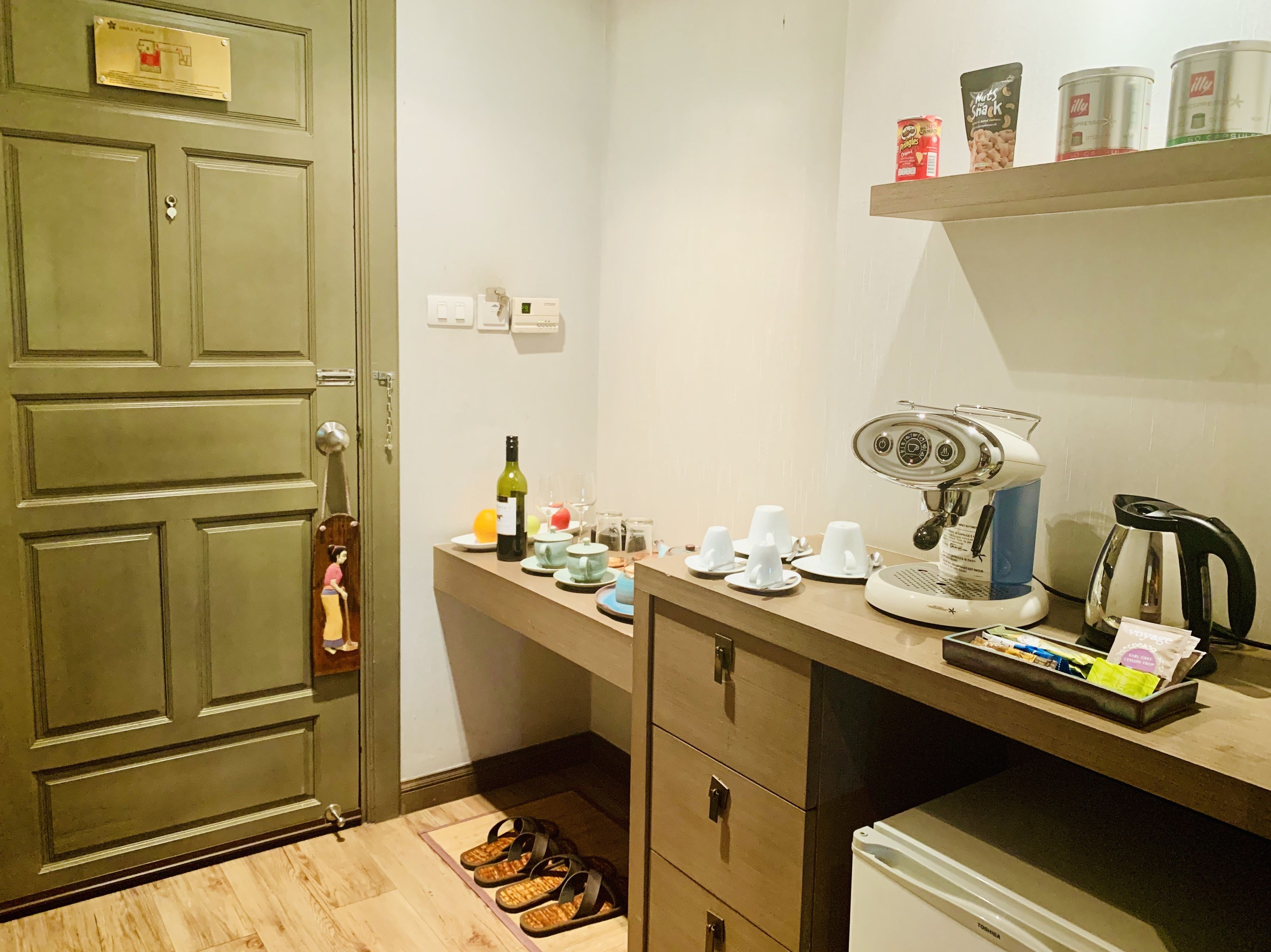 junior suite room with jacuzzi | in-room safe, iron/ironing board, free cots/infant beds, free wifi