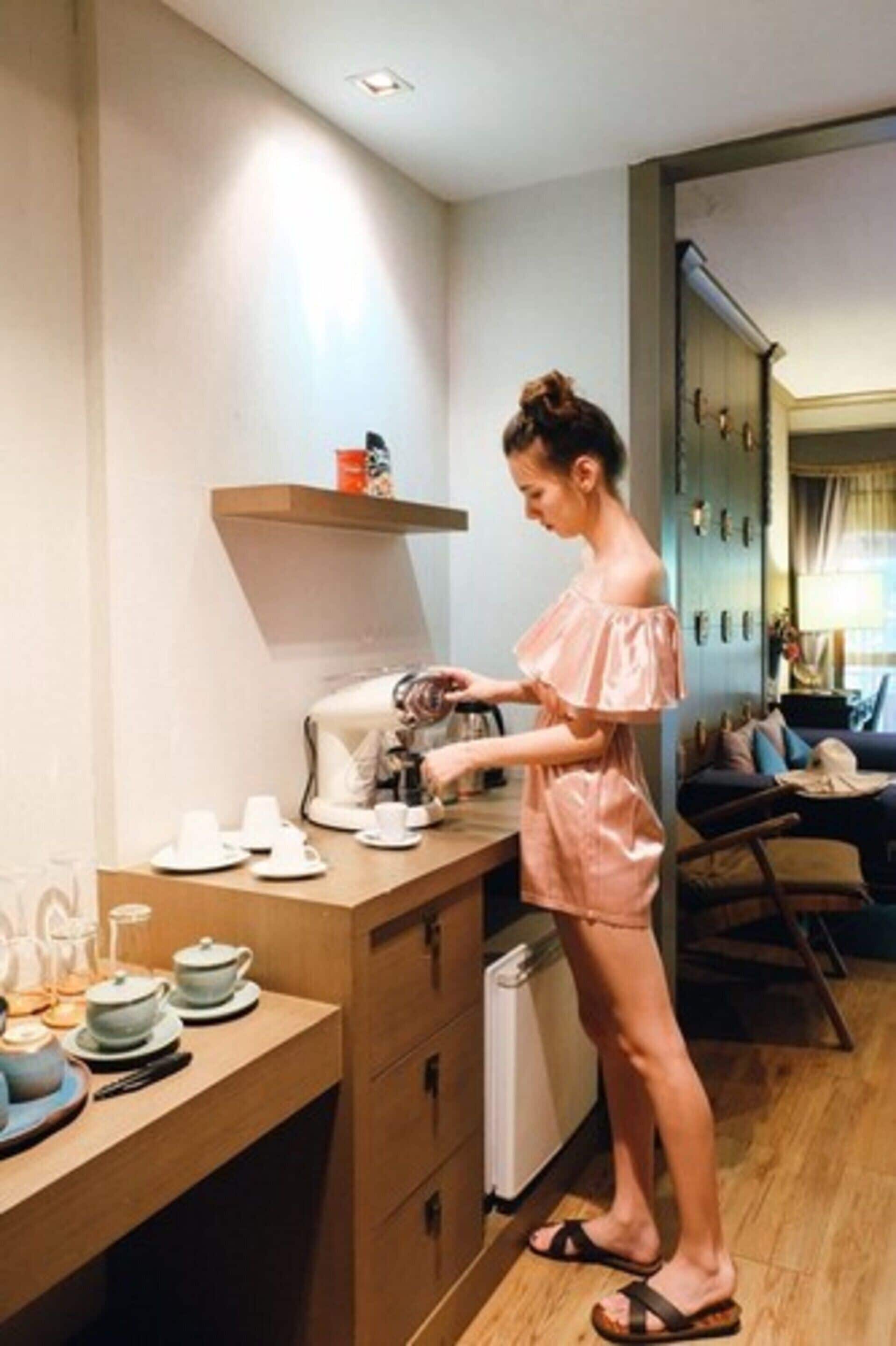 junior suite room with jacuzzi | in-room safe, iron/ironing board, free cots/infant beds, free wifi