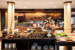 Petit déjeuner continental servi tous les jours en supplément