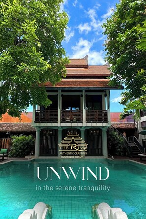 Außenpool, Liegestühle