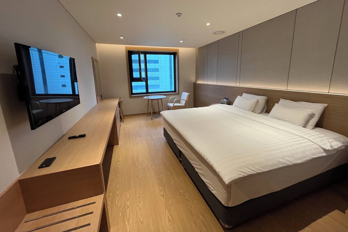 Superior-Doppelzimmer | Hochwertige Bettwaren, Schreibtisch, Verdunkelungsvorhänge