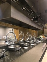 Desayuno buffet diario (KRW 18000 por persona)