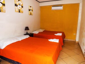 Double Room, 2 Double Beds, Ensuite | Free cribs/infant beds, free WiFi, bed sheets - La Posada B&B (San Pedro Sula)