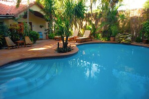 Junior House | In-room safe, blackout drapes, iron/ironing board, free WiFi