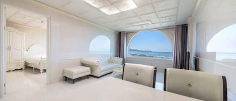 Decoración personalizada, muebles diferentes y wifi gratis