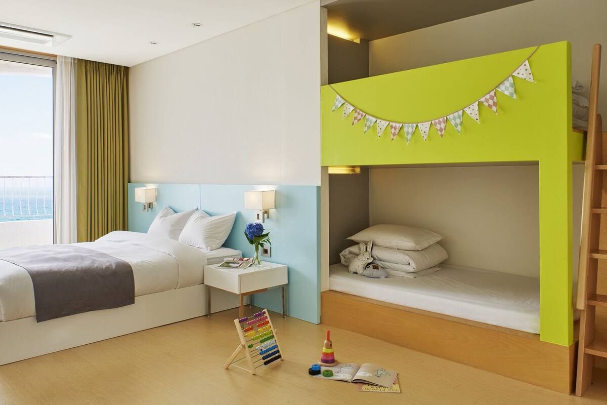 Kids Deluxe | Bar mini, meja, cadar katil