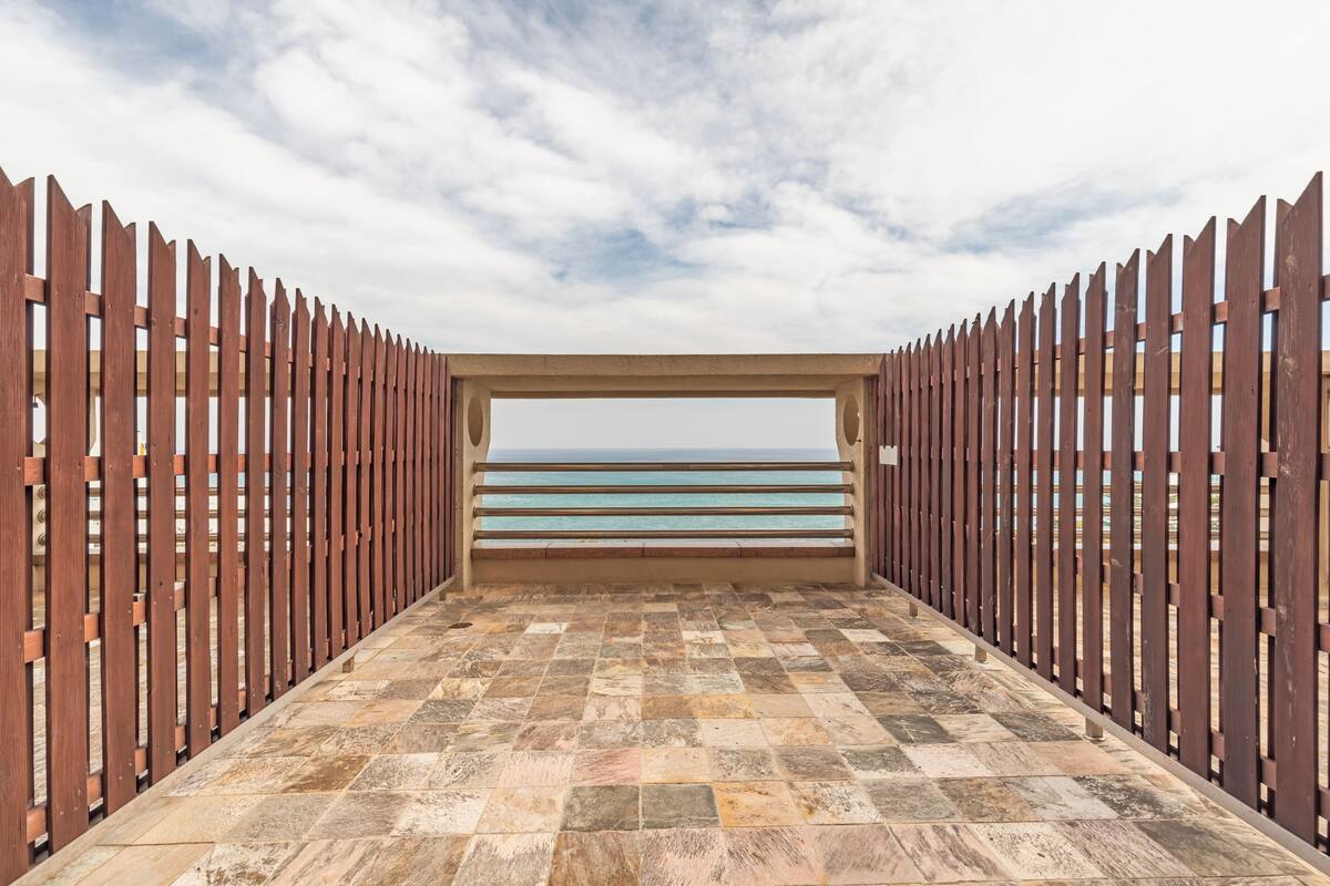 deluxe room (ondol -extra futons for 24200 krw) | in-room safe, soundproofing, free wifi