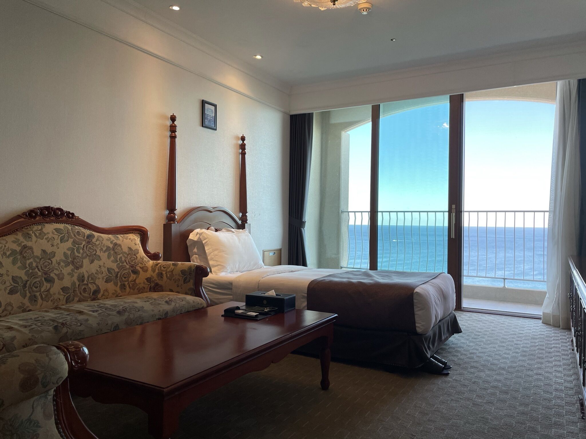 superior suite (extra futons for 24200 krw) | in-room safe, soundproofing, free wifi