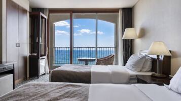 In-room safe, soundproofing, free WiFi, bed sheets