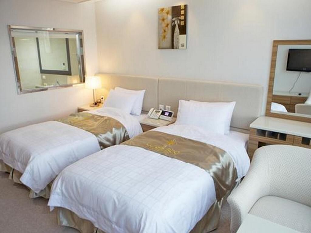 Down duvets, desk, laptop workspace, free WiFi