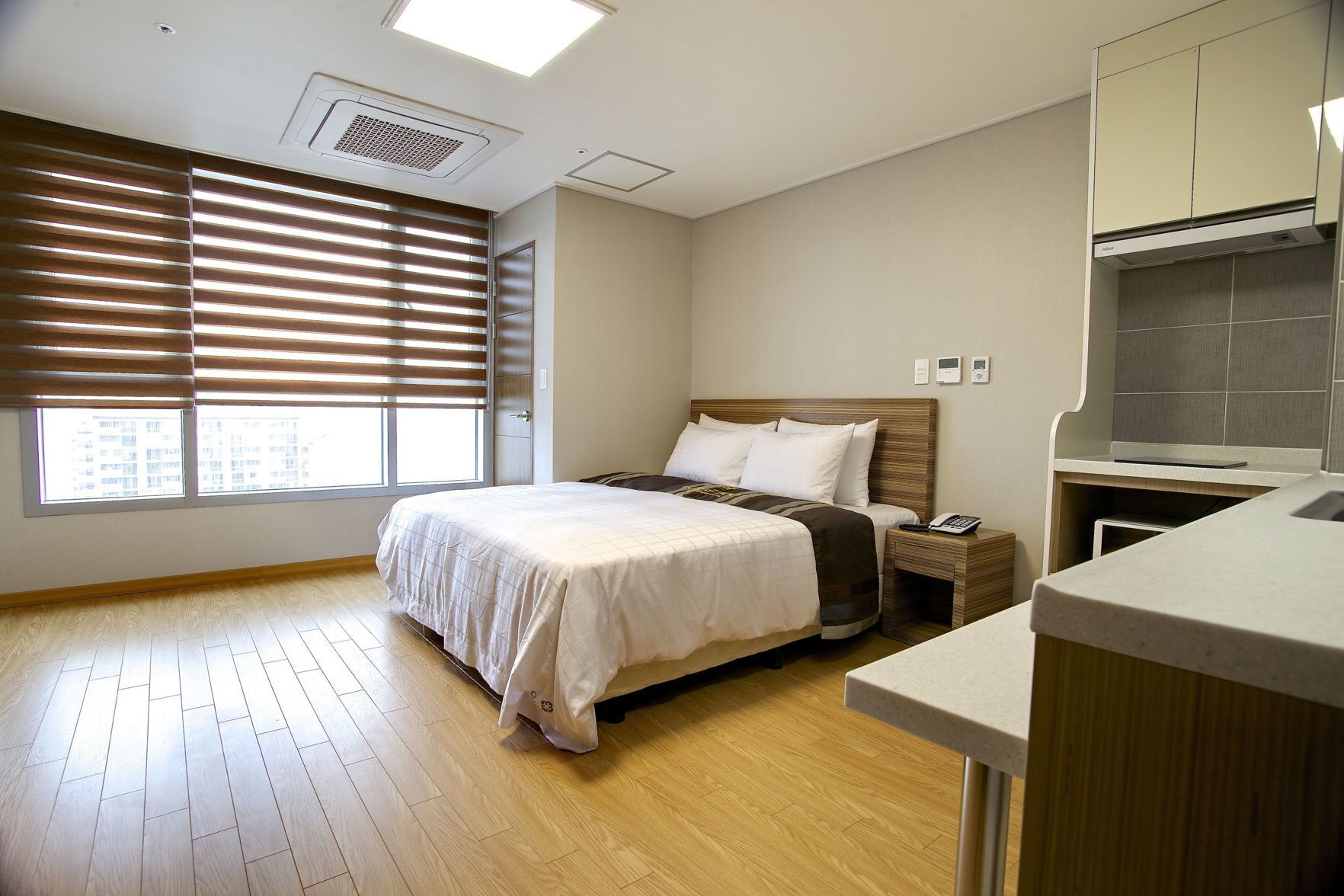 Down duvets, desk, laptop workspace, free WiFi