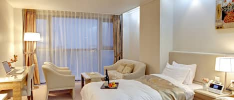 Deluxe Twin Room, Partial Ocean View | Down duvets, desk, laptop workspace, free WiFi