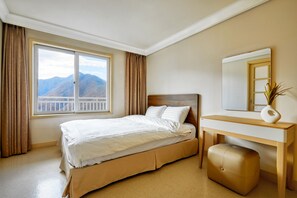 Premium bedding, blackout curtains, free WiFi, bed sheets