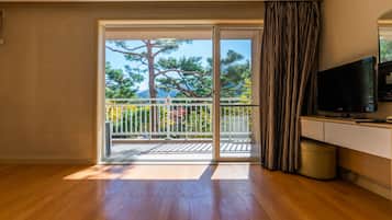 Premium bedding, blackout curtains, free WiFi, bed sheets