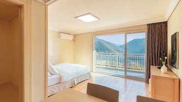 Familiekamer | Luxe beddengoed, verduisterende gordijnen, gratis wifi, beddengoed