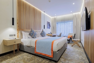 Habitación Deluxe doble, 1 cama de matrimonio, vistas a la ciudad | Ropa de cama de alta calidad, colchones viscoelásticos, minibar