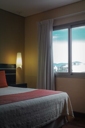 Quadruple Room | 1 bedroom, premium bedding, down comforters, in-room safe - Ankara Suites (Salta)