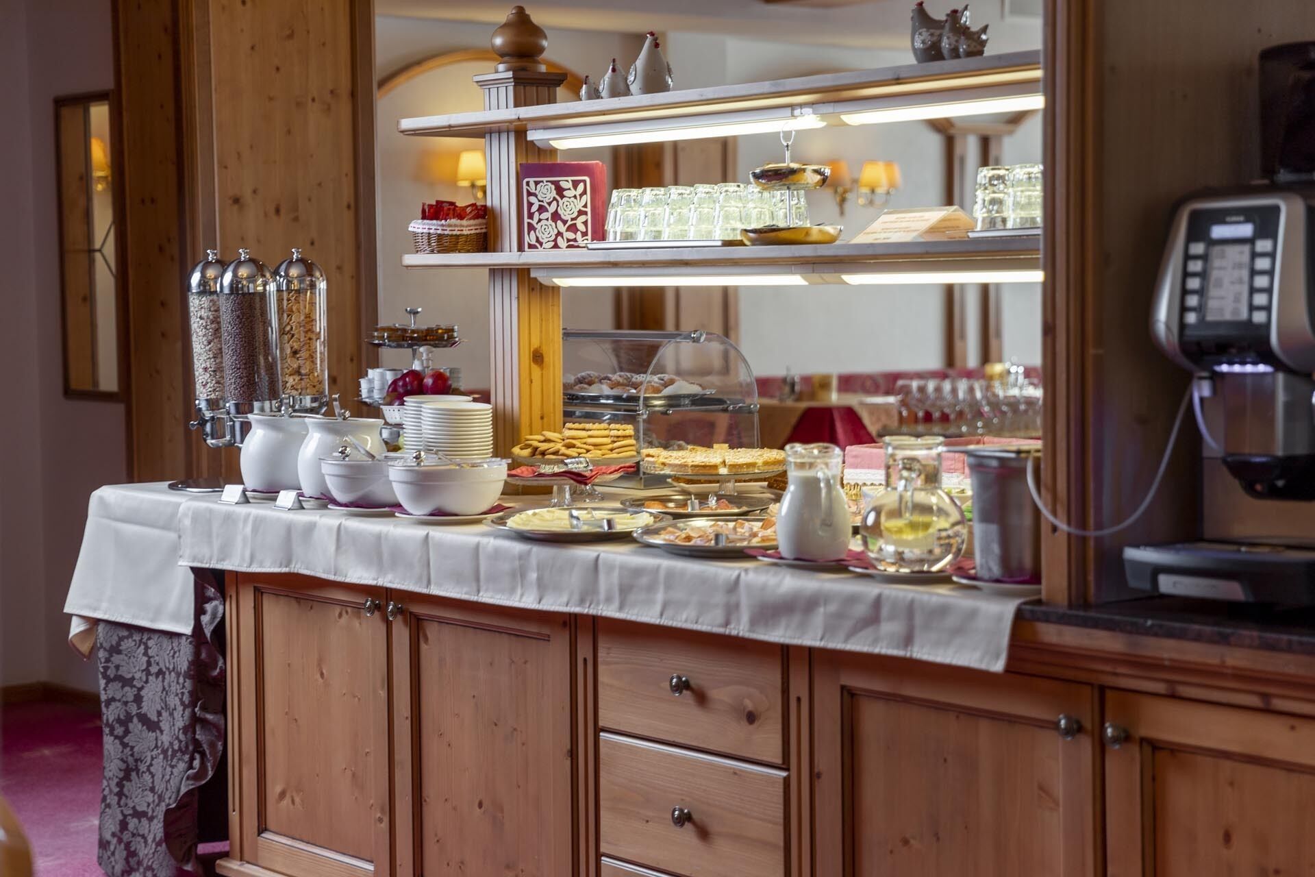 Servizio di colazione, pranzo e cena