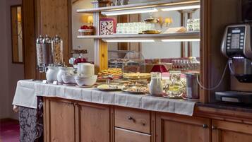 Servizio di colazione, pranzo e cena