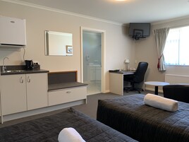 Super King Suite | In-room safe, desk, soundproofing, iron/ironing board