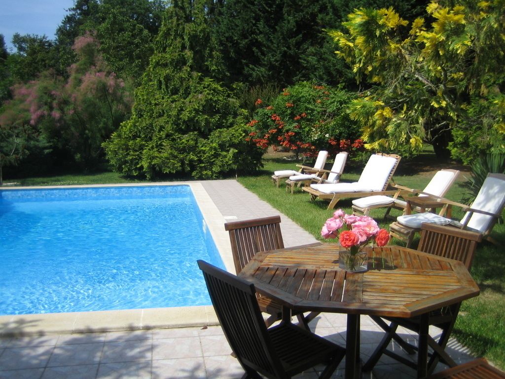 Piscine extérieure (ouverte en saison), parasols de plage