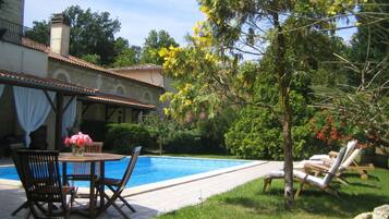 Seasonal outdoor pool, pool umbrellas, sun loungers