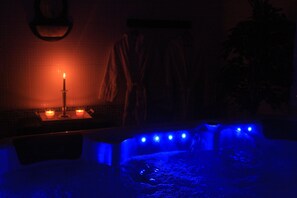 Hot tub, massages - Château la Moune (Montussan)