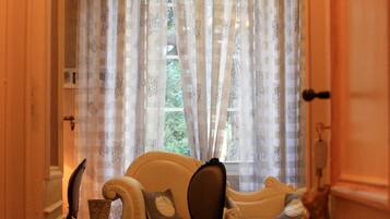 Habitación doble, vistas al jardín (Nuptiale) | Ropa de cama de alta calidad, caja fuerte, escritorio y cunas gratuitas