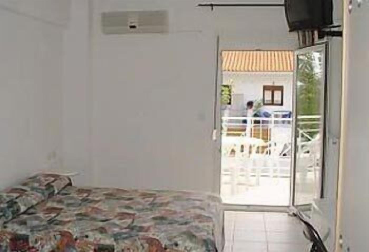 Economy Studio | Premium bedding, rollaway beds, free WiFi
