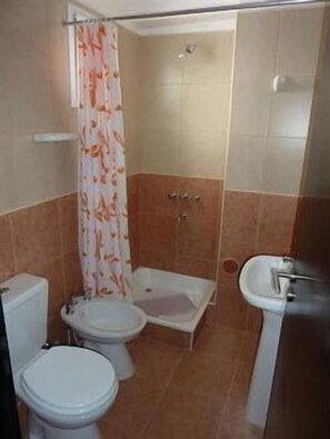 Shower, towels