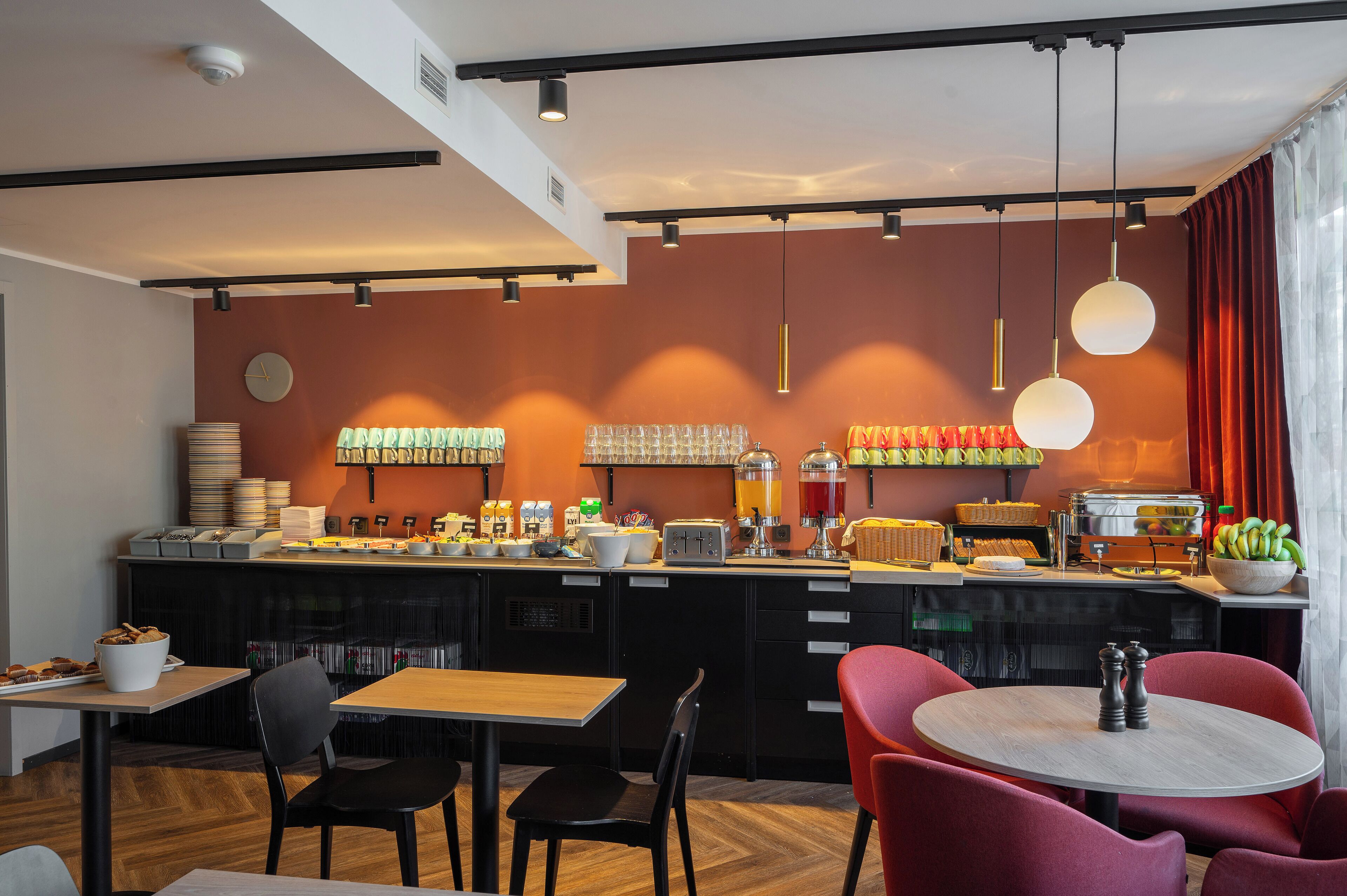 free daily continental breakfast