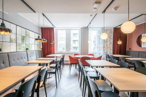 Tägliches inbegriffenes kontinentales Frühstück