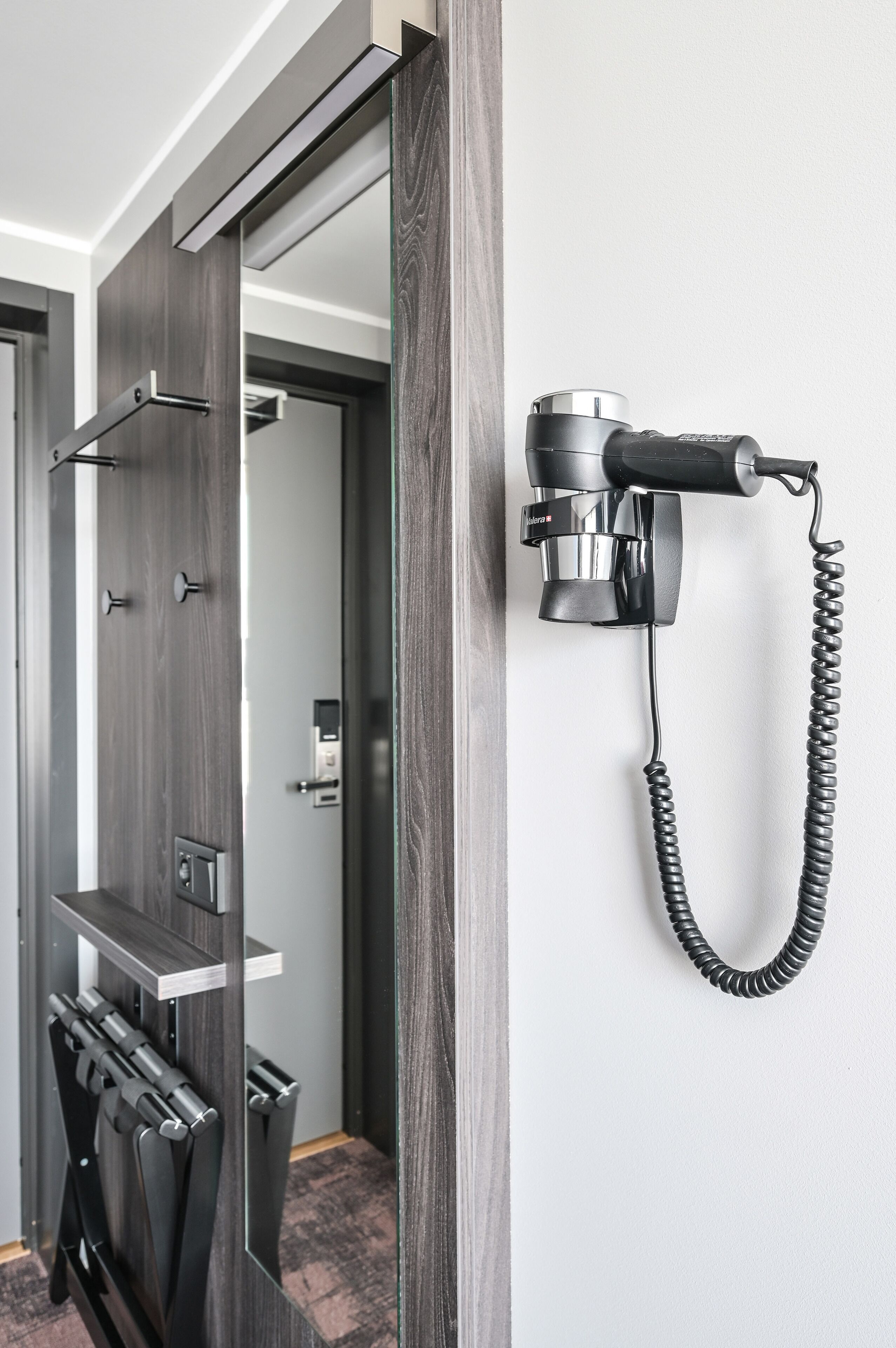 shower, rainfall showerhead, free toiletries, hair dryer