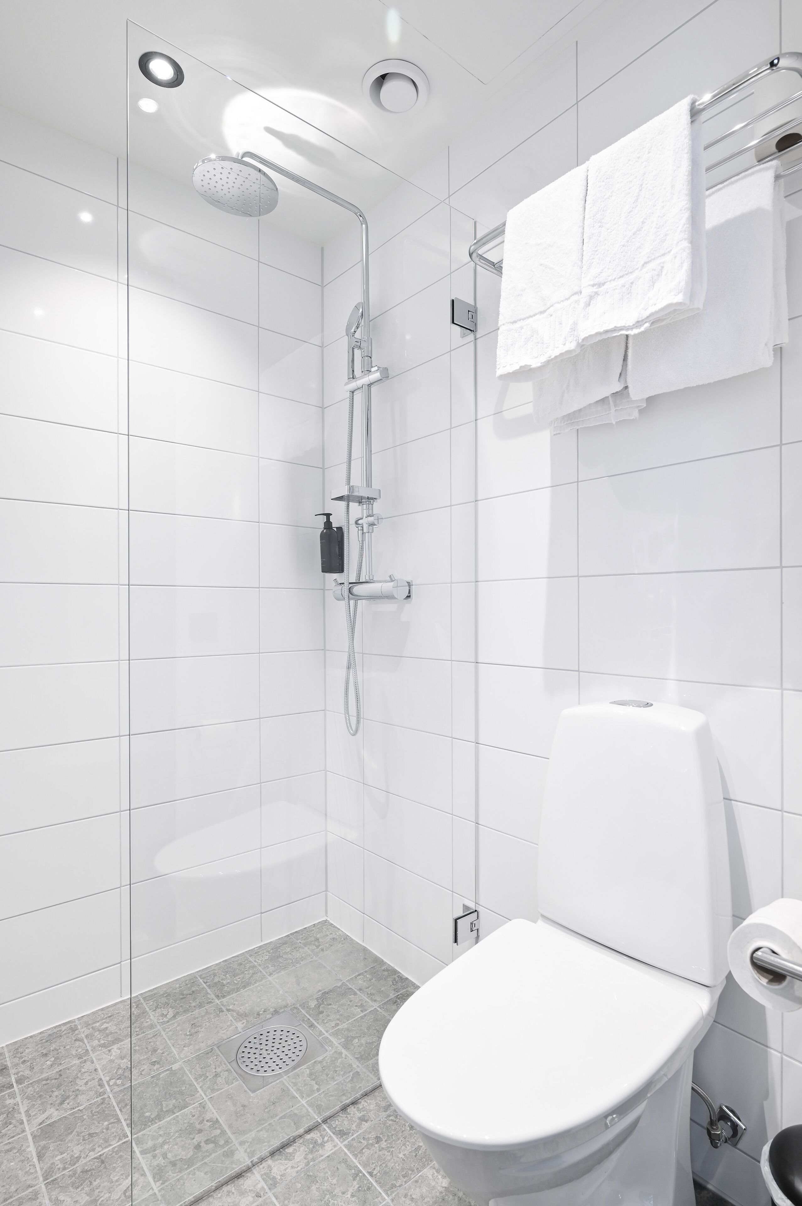 shower, rainfall showerhead, free toiletries, hair dryer