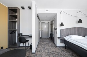 Habitación con 2 camas individuales | Edredones de plumas y colchones con acolchado adicional