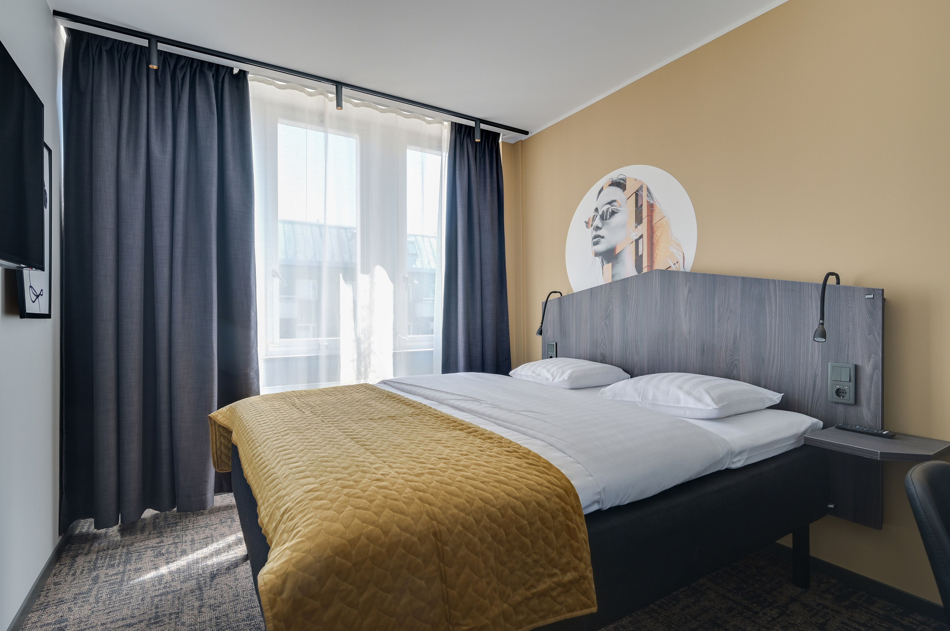 1 bedroom, down duvets, pillow-top beds, individually furnished