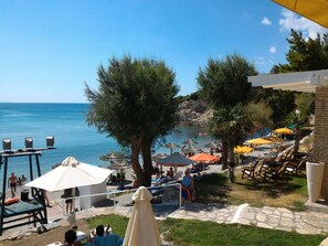 On the beach, sun-loungers, beach umbrellas, beach towels - Glicorisa Beach (Samos)