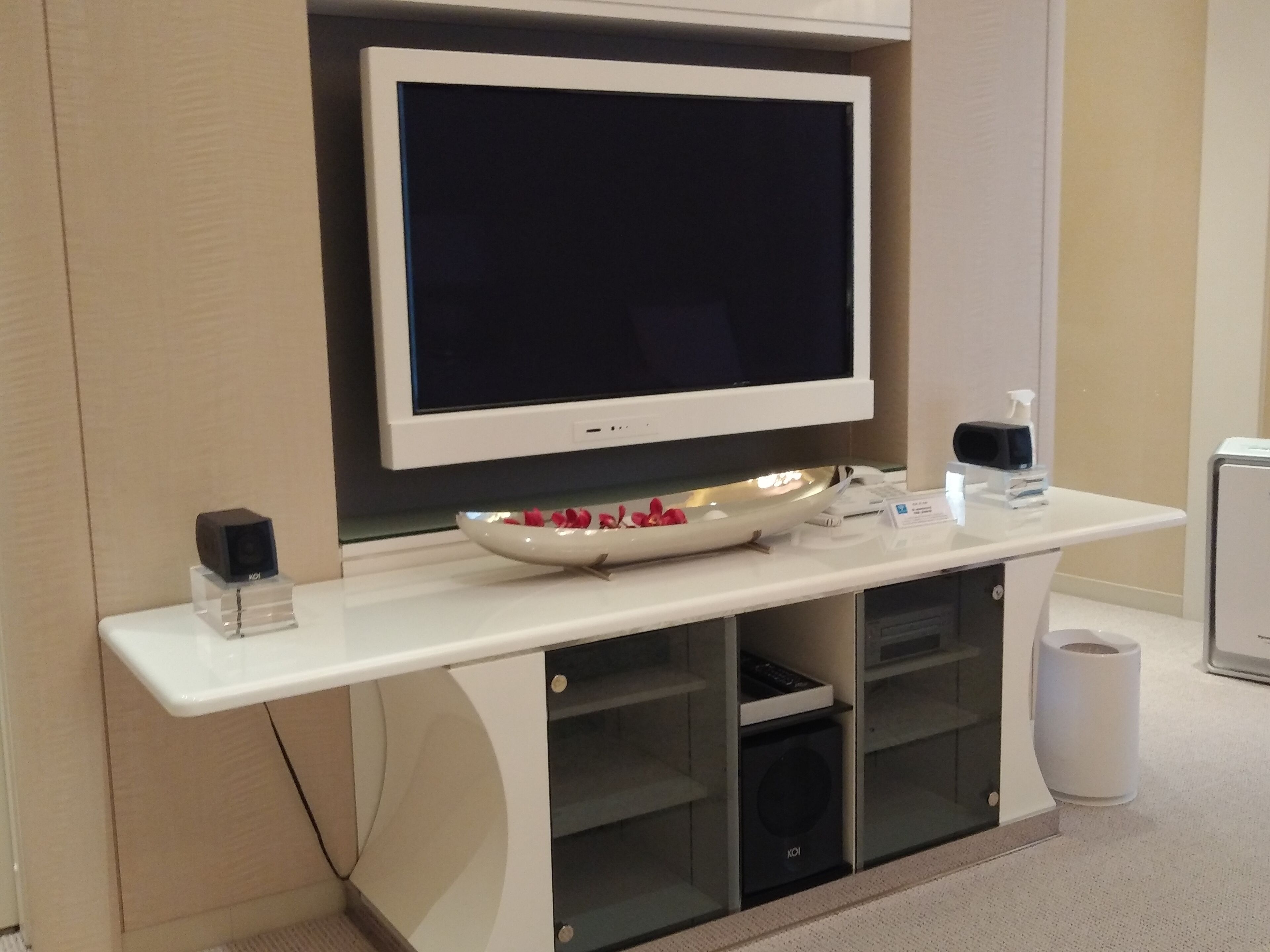 royal suite, non smoking (60.8sqm) | television