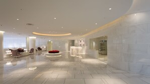 A spacious lobby with a reception desk, seating area, and a glass storefront. - Hotel Elsereine Osaka (Osaka)